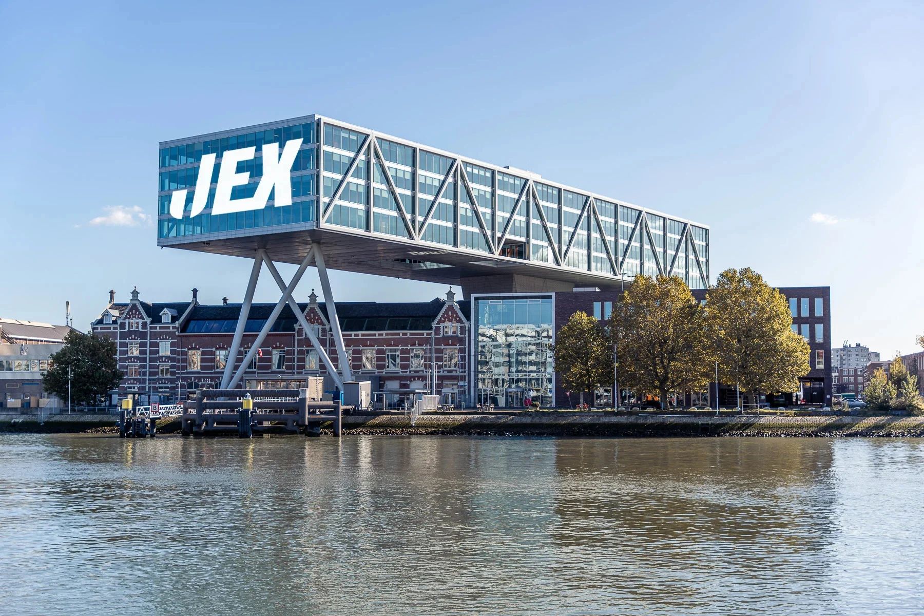 JEX betrekt De Brug in Rotterdam